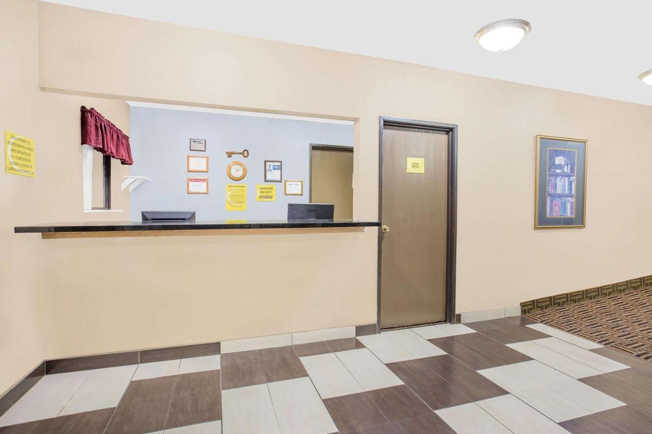 Boarders Inn & Suites By Cobblestone Hotels Waterloo Cedar Falls Eksteriør billede