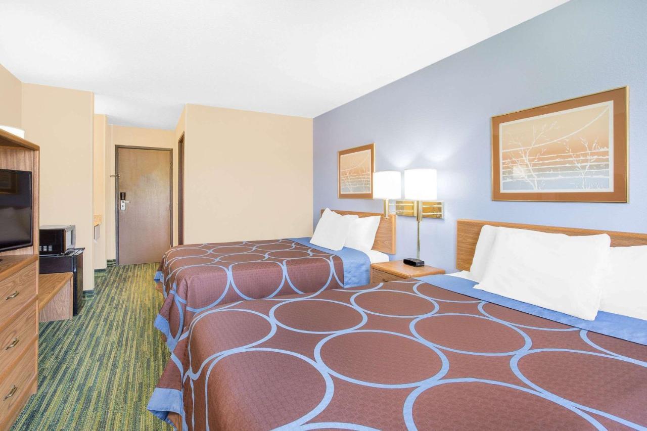 Boarders Inn & Suites By Cobblestone Hotels Waterloo Cedar Falls Eksteriør billede