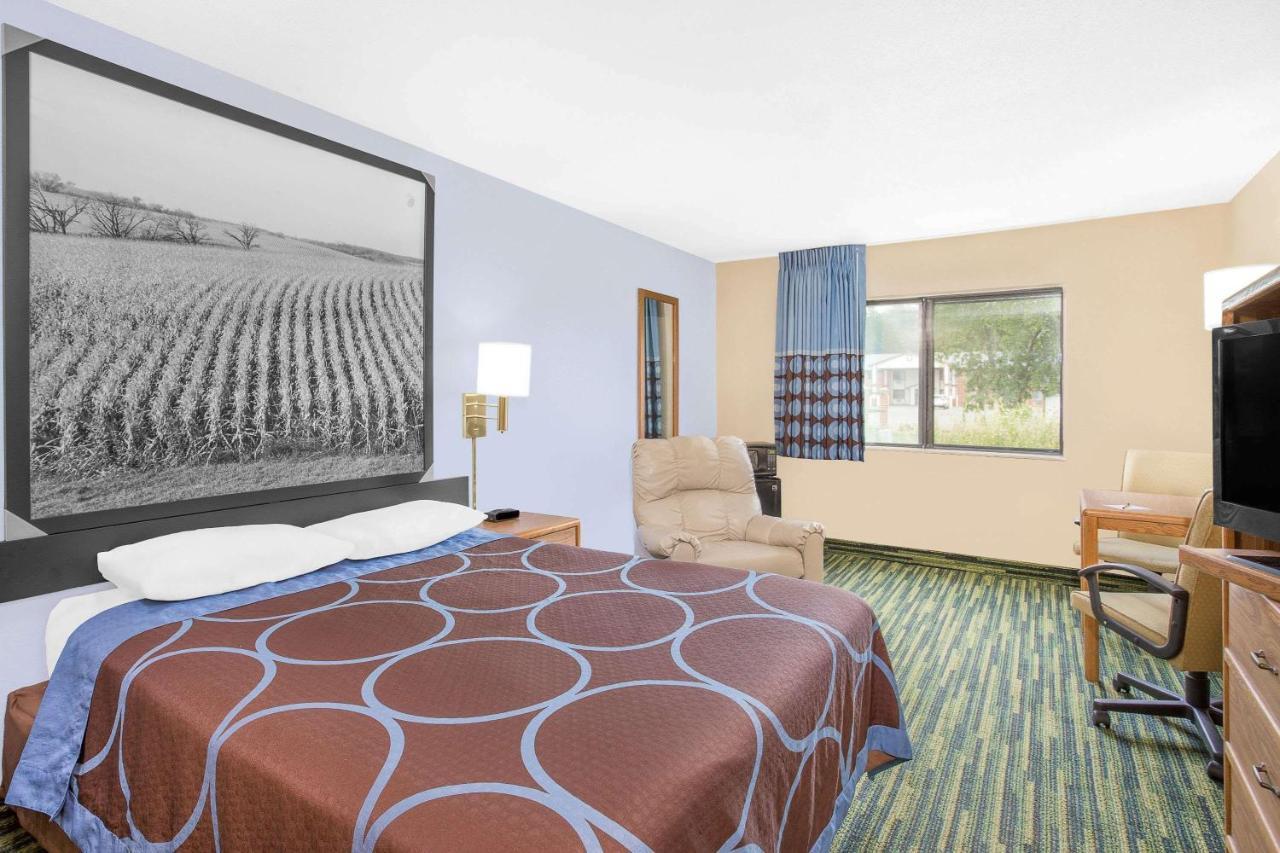Boarders Inn & Suites By Cobblestone Hotels Waterloo Cedar Falls Eksteriør billede