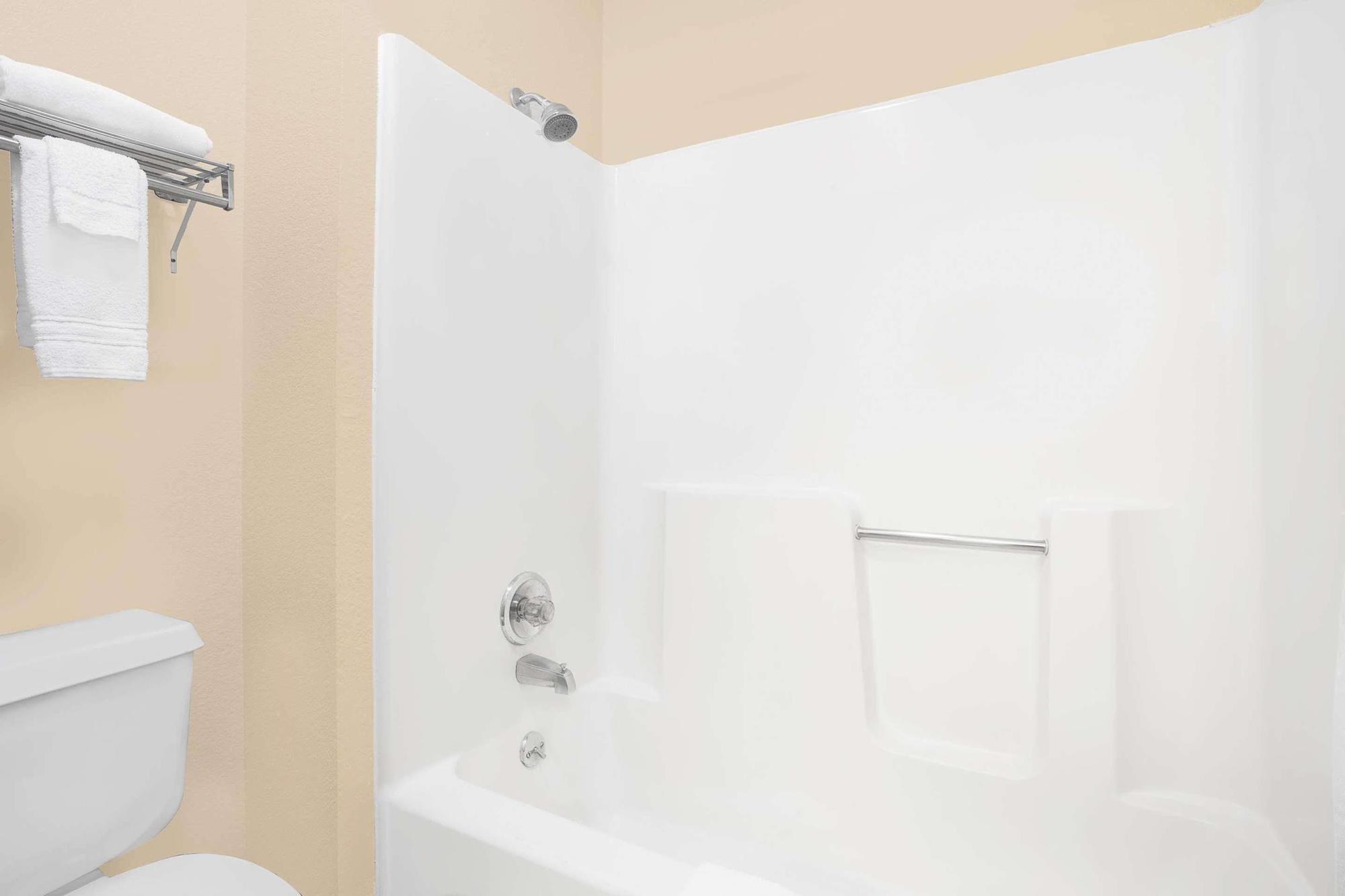Boarders Inn & Suites By Cobblestone Hotels Waterloo Cedar Falls Eksteriør billede