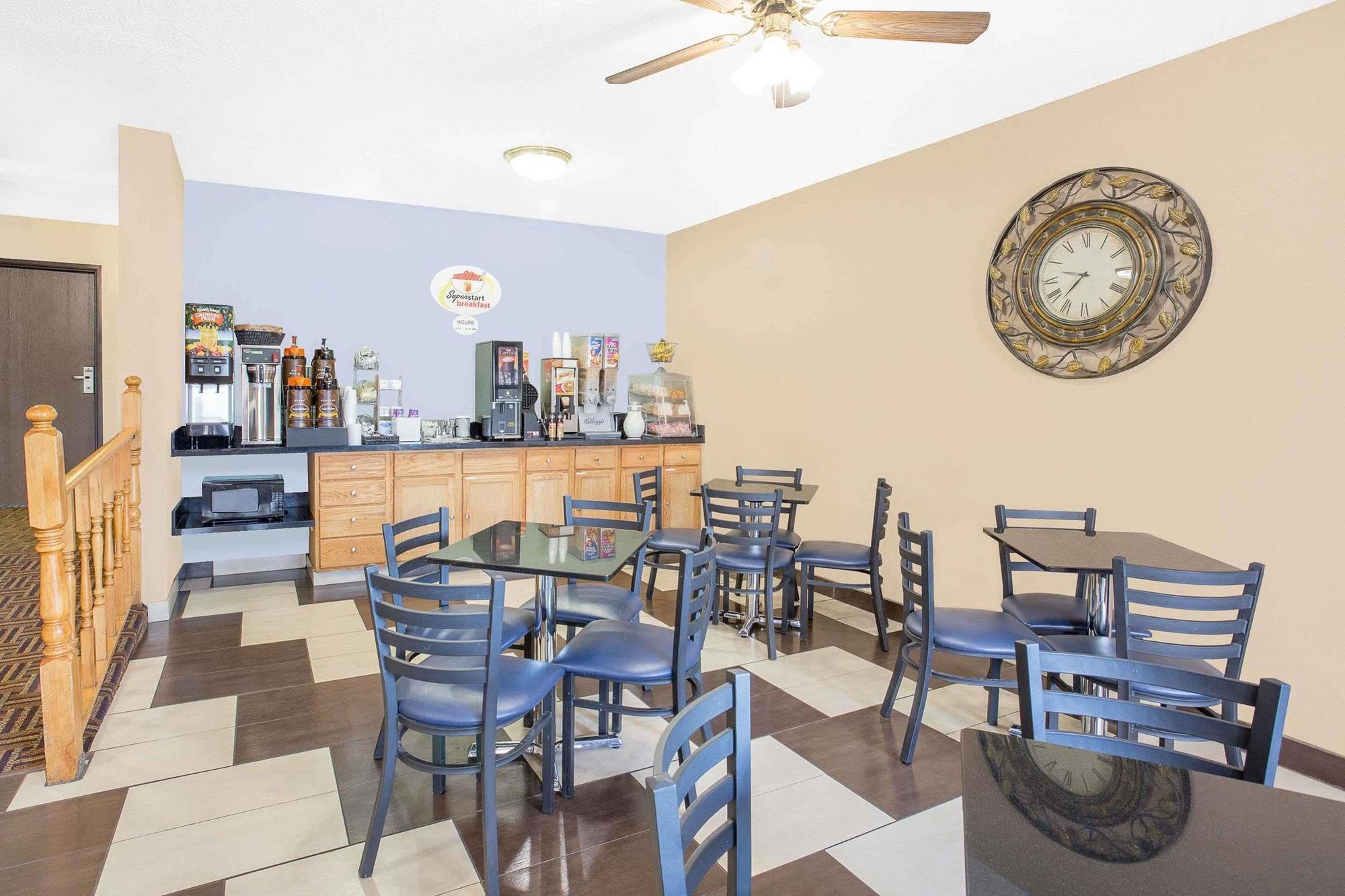 Boarders Inn & Suites By Cobblestone Hotels Waterloo Cedar Falls Eksteriør billede