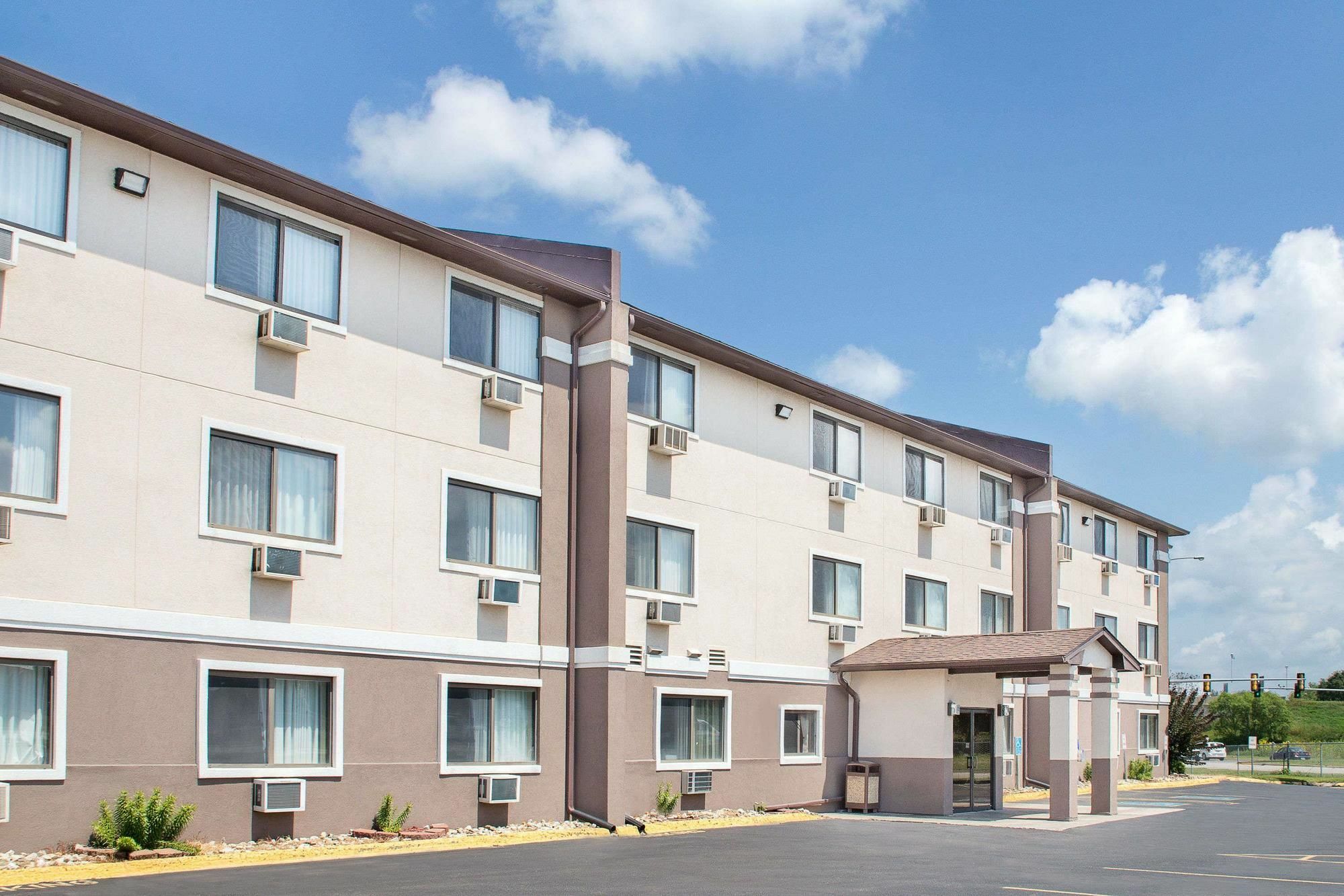 Boarders Inn & Suites By Cobblestone Hotels Waterloo Cedar Falls Eksteriør billede